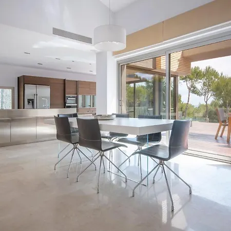 Limonium Deluxe With Private Pool, Tarracohomes *