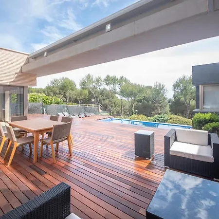 Villa Limonium Deluxe With Private Pool, Tarracohomes