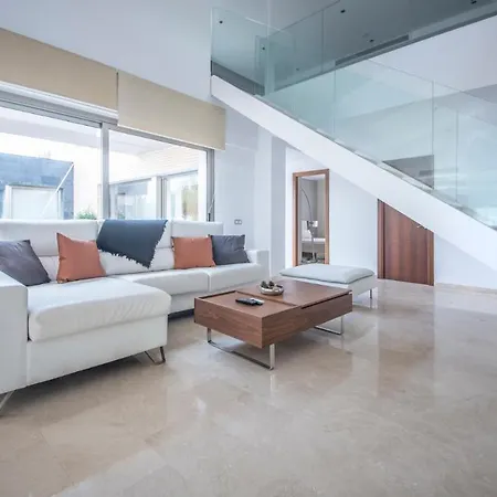 Villa Limonium Deluxe With Private Pool, Tarracohomes *