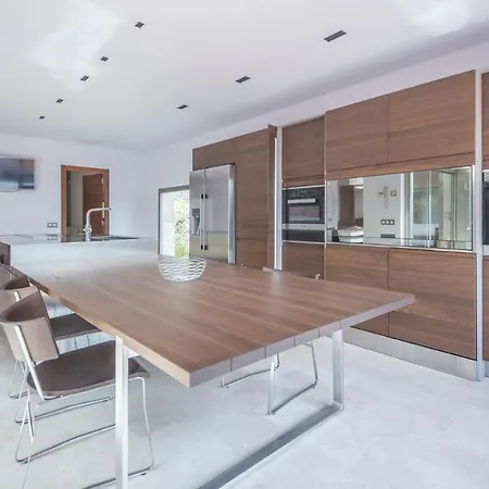 Limonium Deluxe With Private Pool, Tarracohomes *