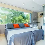Limonium Deluxe With Private Pool, Tarracohomes