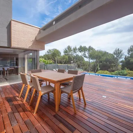 Villa Limonium Deluxe With Private Pool, Tarracohomes *