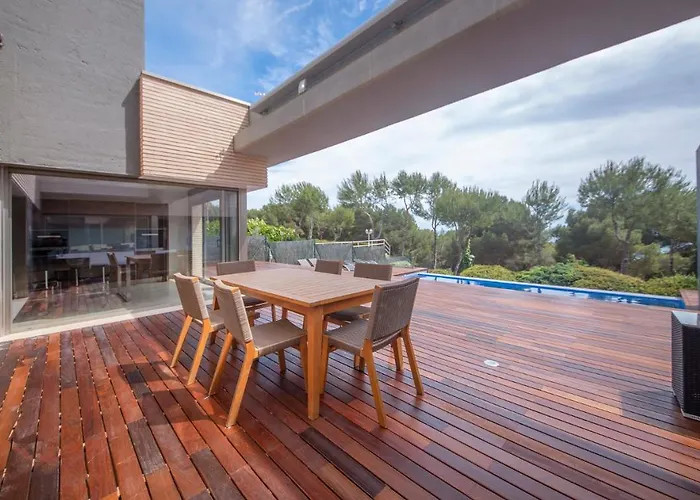 Villa Limonium Deluxe With Private Pool, Tarracohomes *