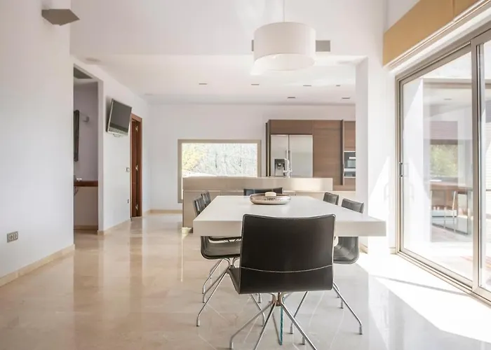 Limonium Deluxe With Private Pool, Tarracohomes Villa