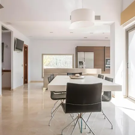 Limonium Deluxe With Private Pool, Tarracohomes Villa