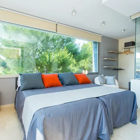 Limonium Deluxe With Private Pool, Tarracohomes
