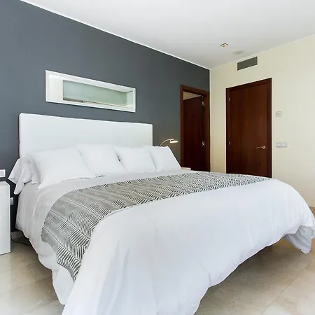 Limonium Deluxe With Private Pool, Tarracohomes